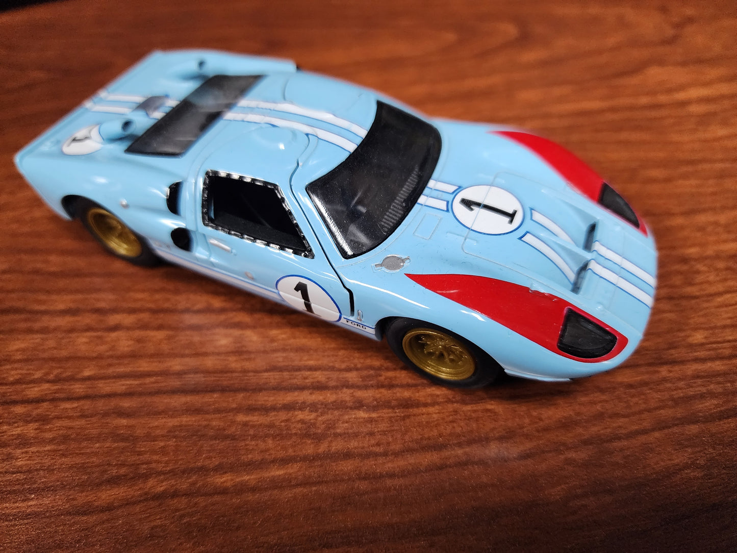 Kinsmart Heritage Ford GT40 mint and loose.