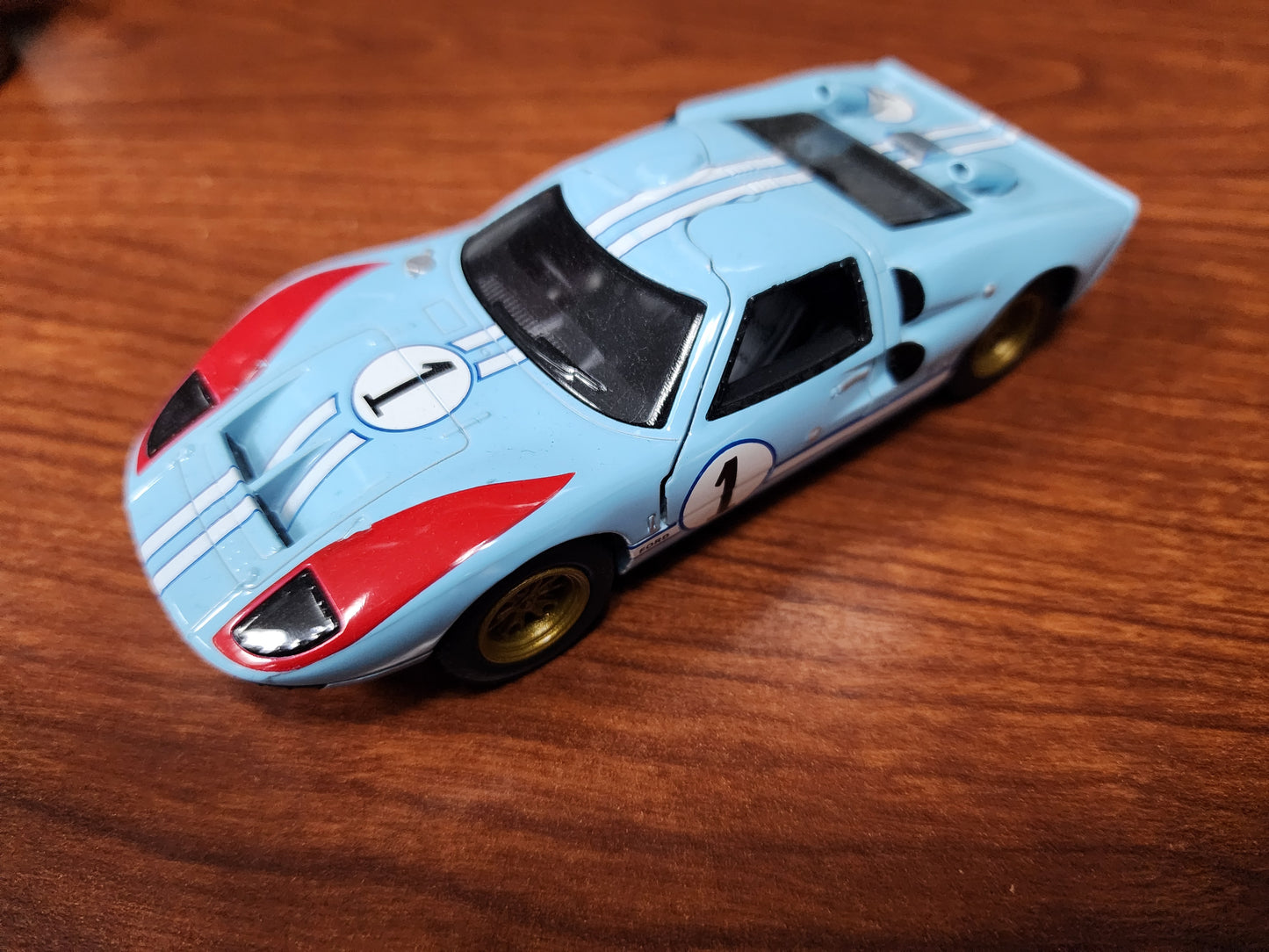 Kinsmart Heritage Ford GT40 mint and loose.